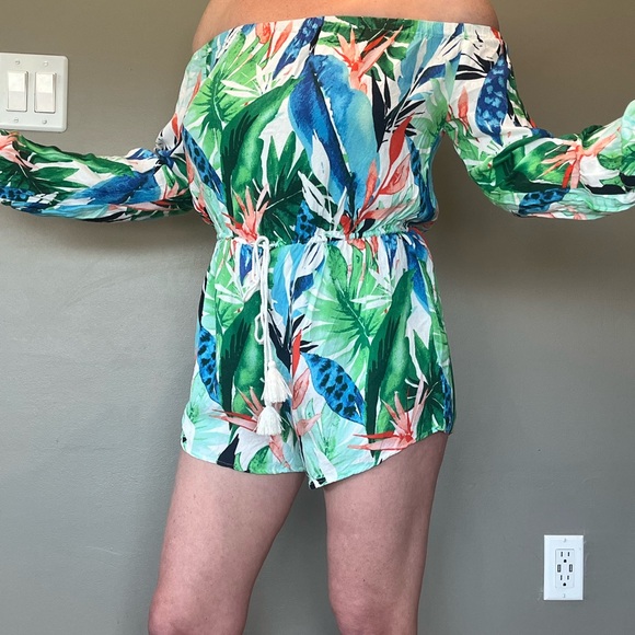 Off shoulder tropical floral print long sleeved romper - Picture 2 of 9